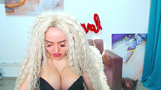 Snapshot of MissisCaty chatting on 02.24.25 MissisCaty online show from 02.24.25