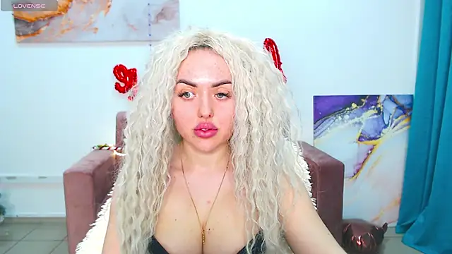 Snapshot of MissisCaty chatting on 02.24.25 MissisCaty online show from 02.24.25