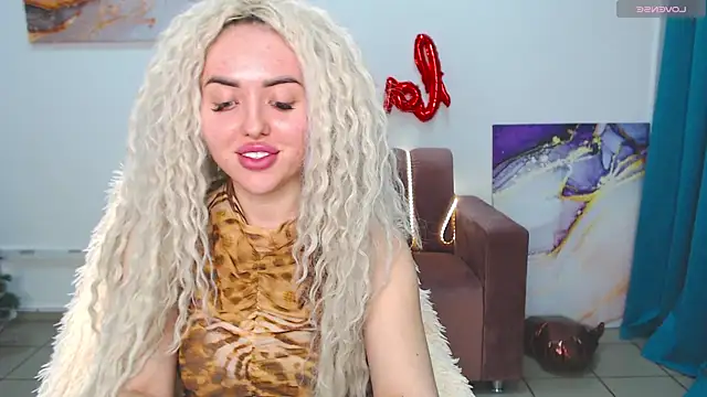 Snapshot of MissisCaty chatting on 02.25.25 MissisCaty online show from 02.25.25