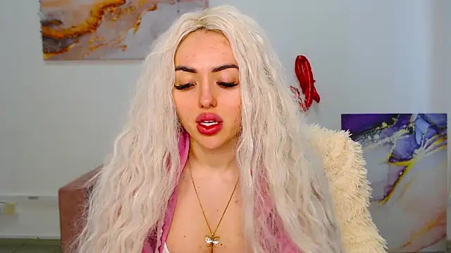 Snapshot of MissisCaty chatting on 03.21.25 MissisCaty online show from 03.21.25