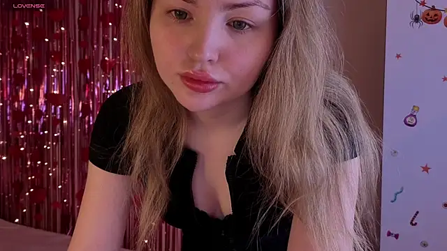 Lora Rosee online show from 03.28.26