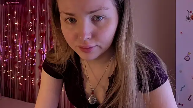 Snapshot of Lora_Rosee chatting on 06.04.26 Lora Rosee online show from 06.04.26
