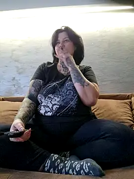 CannabisQueenn online show from 11.17.25