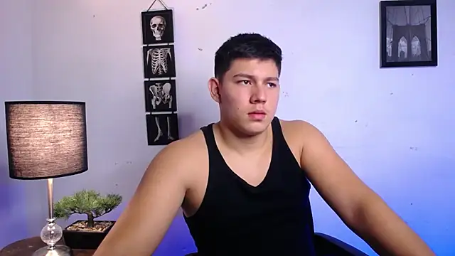 Snapshot of JamesCr_ chatting on 11.08.25 JamesCr online show from 11.08.25