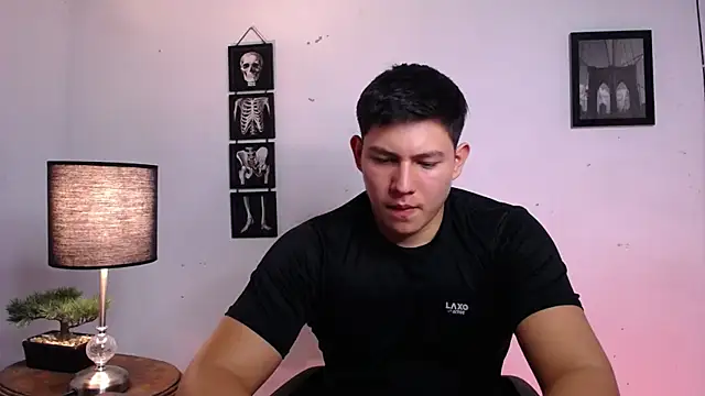 Snapshot of JamesCr_ chatting on 11.12.25 JamesCr online show from 11.12.25