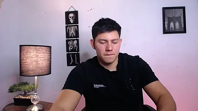 Snapshot of JamesCr_ chatting on 11.13.25 JamesCr online show from 11.13.25