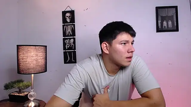 Snapshot of JamesCr_ chatting on 11.14.25 JamesCr online show from 11.14.25