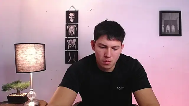 Snapshot of JamesCr_ chatting on 11.16.25 JamesCr online show from 11.16.25