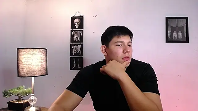 Snapshot of JamesCr_ chatting on 11.19.25 JamesCr online show from 11.19.25