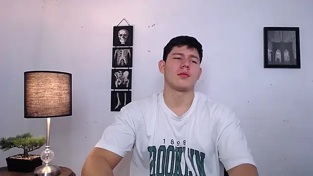 Snapshot of JamesCr_ chatting on 11.20.25 JamesCr online show from 11.20.25