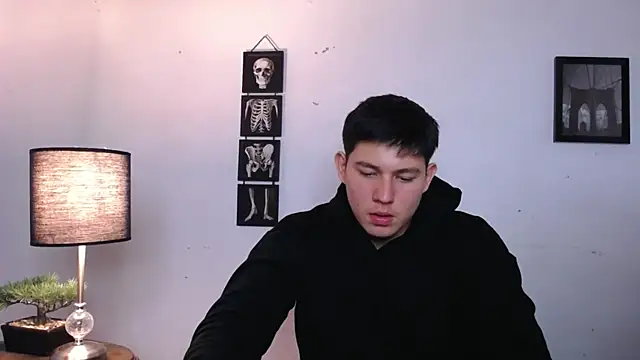 Snapshot of JamesCr_ chatting on 11.22.25 JamesCr online show from 11.22.25