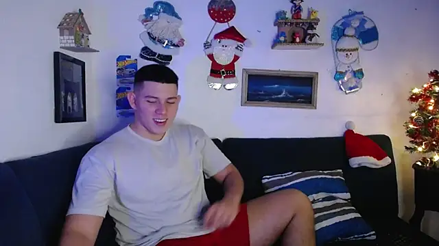 Snapshot of JamesCr_ chatting on 11.28.25 JamesCr online show from 11.28.25