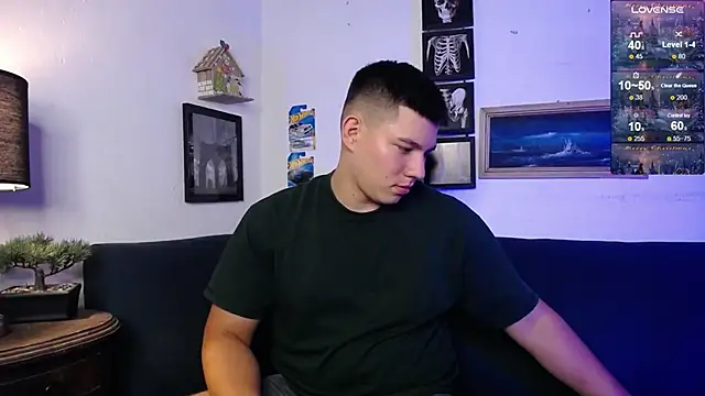 Snapshot of JamesCr_ chatting on 12.16.25 JamesCr online show from 12.16.25