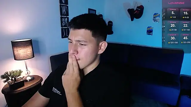 JamesCr  online show from 04.08.26