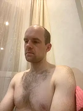 LynnAhNight online show from 11.05.25