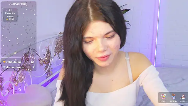 Snapshot of Maytaai chatting on 02.08.25 Maytaai online show from 02.08.25