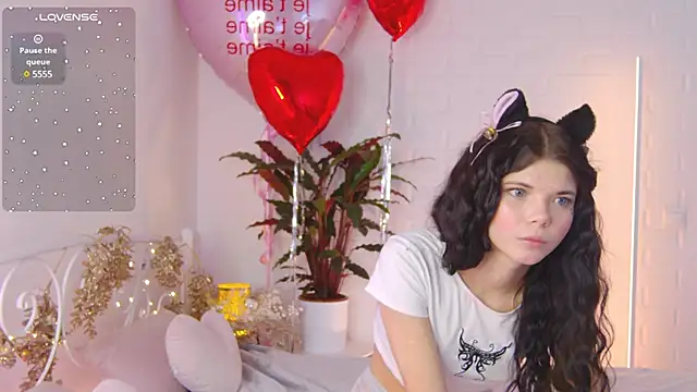 Snapshot of Maytaai chatting on 02.12.25 Maytaai online show from 02.12.25