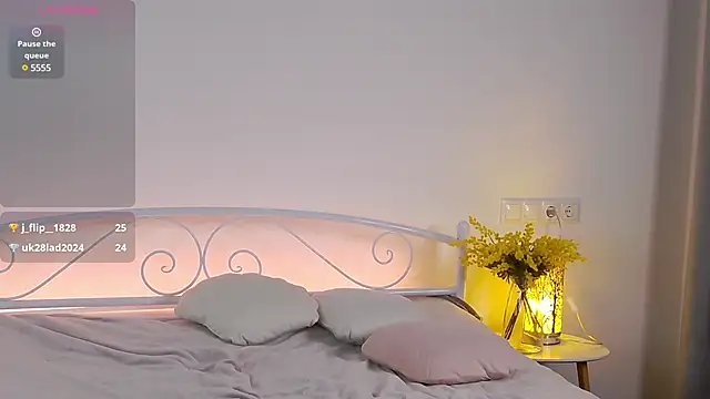 Snapshot of Maytaai chatting on 02.25.25 Maytaai online show from 02.25.25