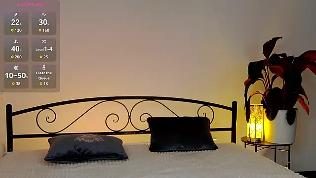 Snapshot of Maytaai chatting on 09.22.25 Maytaai online show from 09.22.25