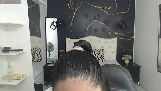 Aaliyah11 online show from 11.14.25