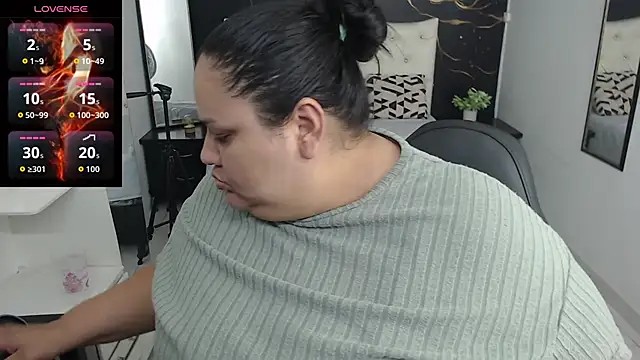 Aaliyah11 online show from 11.25.25