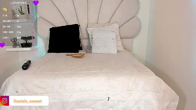 Snapshot of Danielaangelina chatting on 10.11.25 Danielaangelina online show from 10.11.25