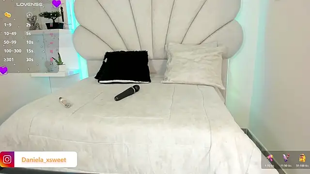 Snapshot of Danielaangelina chatting on 10.17.25 Danielaangelina online show from 10.17.25