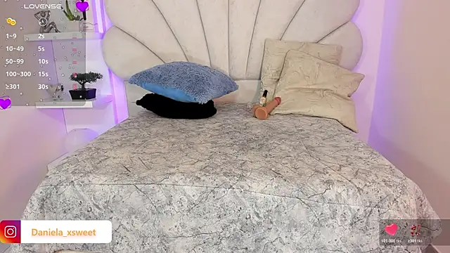 Snapshot of Danielaangelina chatting on 11.04.25 Danielaangelina online show from 11.04.25