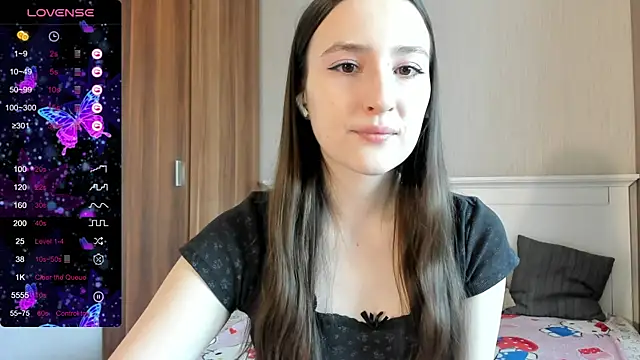 Snapshot of Cute__Nana chatting on 10.15.25 Cute Nana online show from 10.15.25