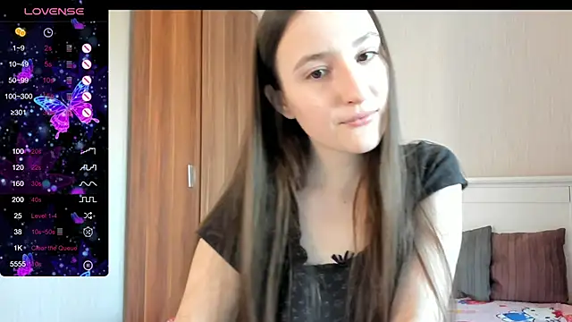 Snapshot of Cute__Nana chatting on 10.23.25 Cute Nana online show from 10.23.25