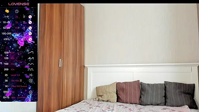 Snapshot of Cute__Nana chatting on 11.15.25 Cute Nana online show from 11.15.25