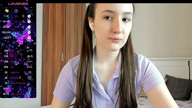 Snapshot of Cute__Nana chatting on 11.25.25 Cute Nana online show from 11.25.25