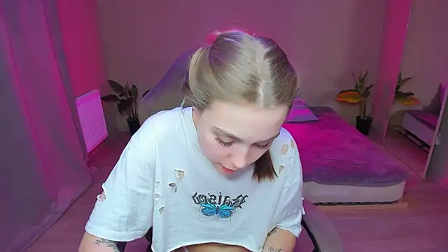 Snapshot of YourMegan chatting on 02.27.25 YourMegan online show from 02.27.25