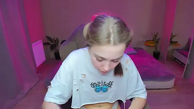 Snapshot of YourMegan chatting on 02.28.25 YourMegan online show from 02.28.25