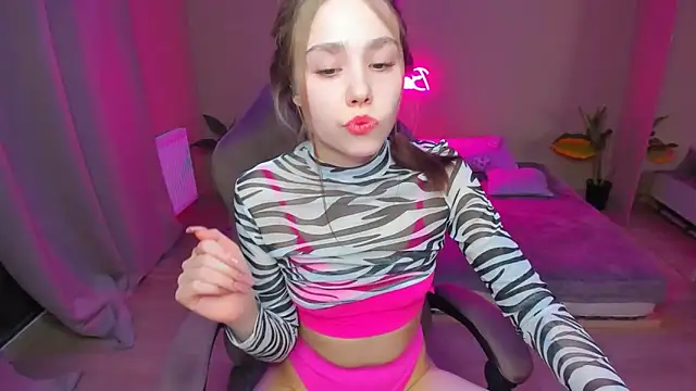 Snapshot of YourMegan chatting on 03.01.25 YourMegan online show from 03.01.25