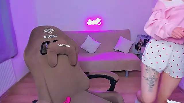 Snapshot of YourMegan chatting on 09.13.25 YourMegan online show from 09.13.25