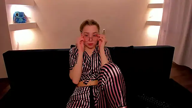 Snapshot of YourMegan chatting on 10.13.25 YourMegan online show from 10.13.25