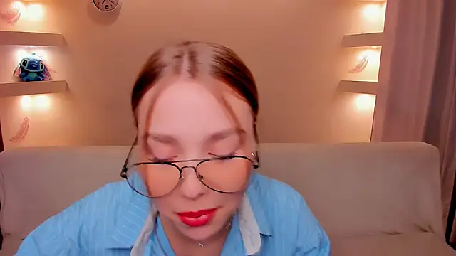 Snapshot of YourMegan chatting on 11.04.25 YourMegan online show from 11.04.25