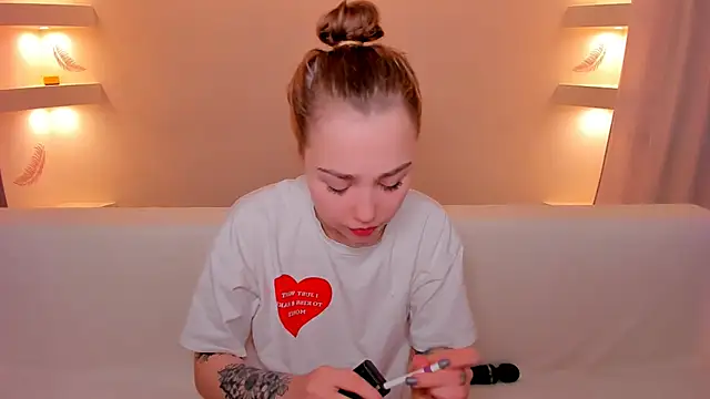 Snapshot of YourMegan chatting on 11.29.25 YourMegan online show from 11.29.25