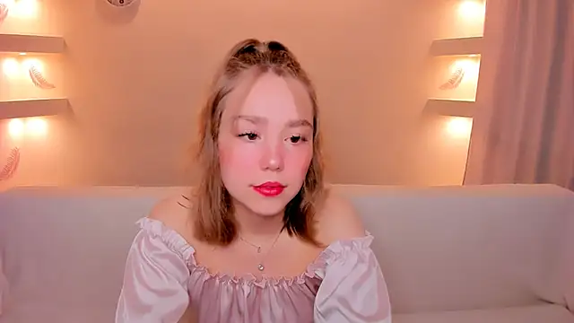 Snapshot of YourMegan chatting on 12.04.25 YourMegan online show from 12.04.25