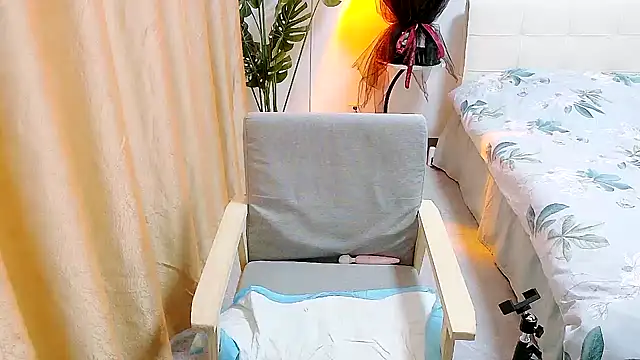 Snapshot of YIYI955 chatting on 02.22.25 YIYI955 online show from 02.22.25