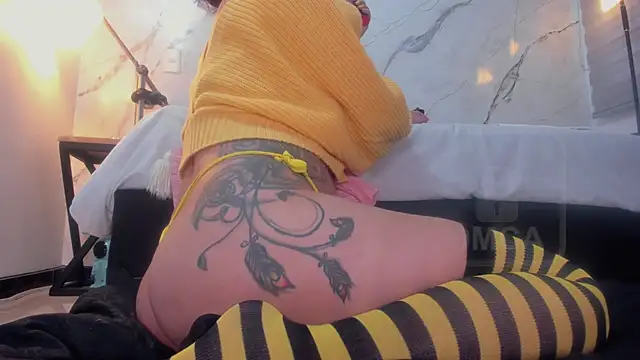 Snapshot of ailin_curl chatting on 12.30.24 ailin curl online show from 12.30.24