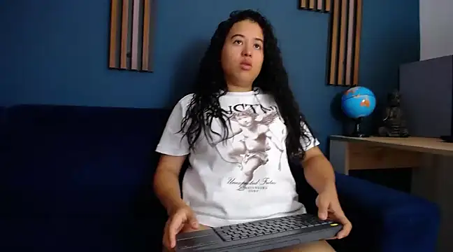 Snapshot of ema_abby chatting on 02.02.25 ema abby online show from 02.02.25