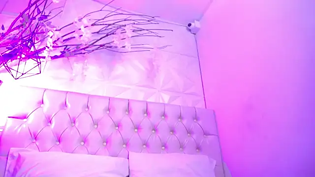 Snapshot of Pamela_Rut_ chatting on 11.18.25 Pamela Rut online show from 11.18.25