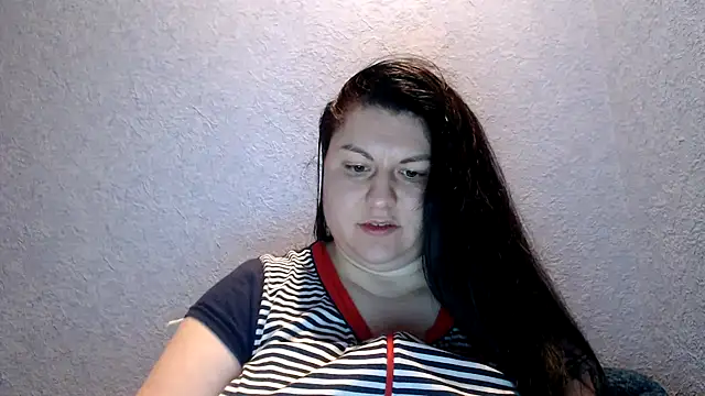 KiraSwee online show from 11.28.25