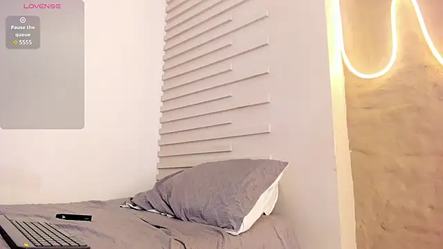 Snapshot of Demy_Ruiz chatting on 02.27.25 Demy Ruiz online show from 02.27.25