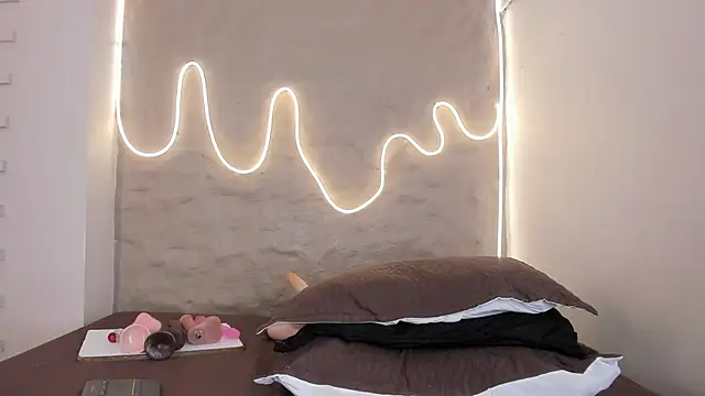 Snapshot of Demy_Ruiz chatting on 10.08.25 Demy Ruiz online show from 10.08.25