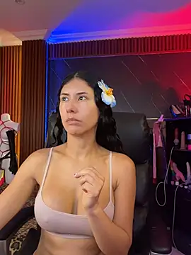 XiaQueen online show from 02.14.26