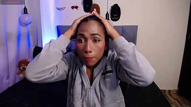 Snapshot of Alissemasiel chatting on 11.26.25 Alissemasiel online show from 11.26.25