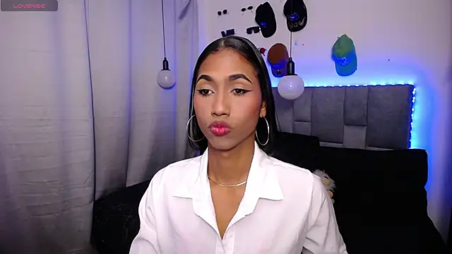 Snapshot of Alissemasiel chatting on 11.28.25 Alissemasiel online show from 11.28.25